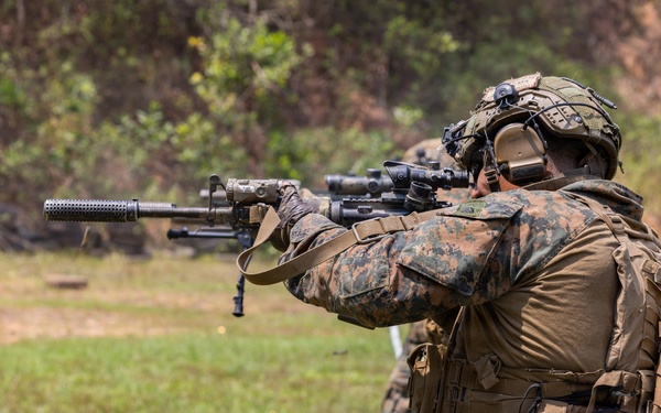 Super Garuda Shield: MRF-D Marines, Indonesian marines, Korean marines perform live-fire range
