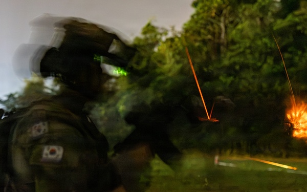 Super Garuda Shield: MRF-D Marines, Indonesian marines, Korean marines perform live-fire range