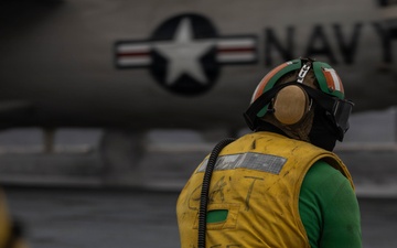 IKE Conducts Carrier Qualifications in Atlantic Ocean