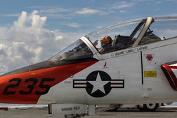IKE Conducts Carrier Qualifications