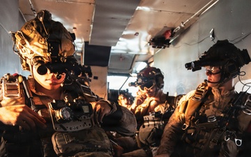 26th MEU Maritime Raid Force conducts a military freefall sustainment