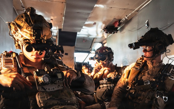 26th MEU Maritime Raid Force conducts a military freefall sustainment