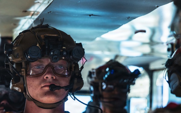 26th MEU Maritime Raid Force conducts a military freefall sustainment