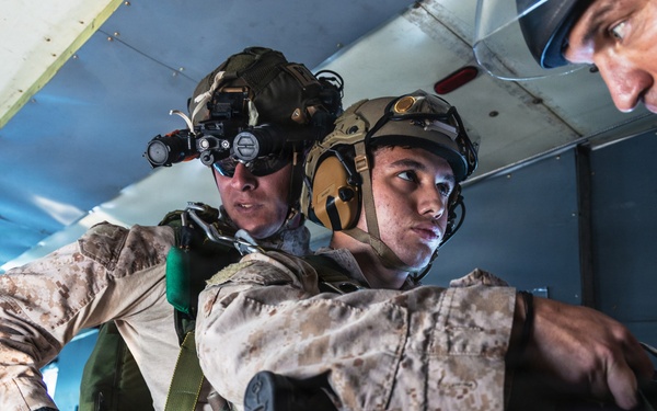 26th MEU Maritime Raid Force conducts a military freefall sustainment