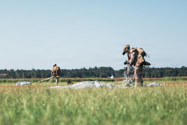 26th MEU Maritime Raid Force conducts a military freefall sustainment