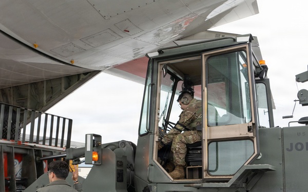 732 AMS Working Together to Move the Mission