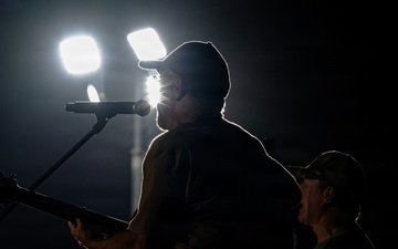 Craig Morgan performs USO concert across CENTCOM