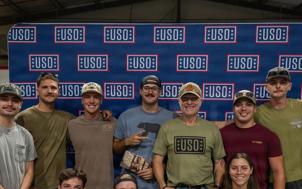 Craig Morgan performs USO concert across CENTCOM
