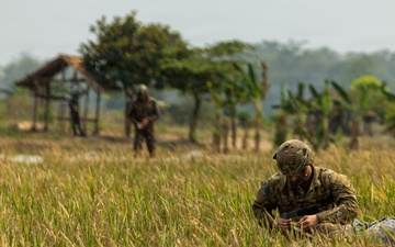 Multinational paratroopers open field training with airborne jump