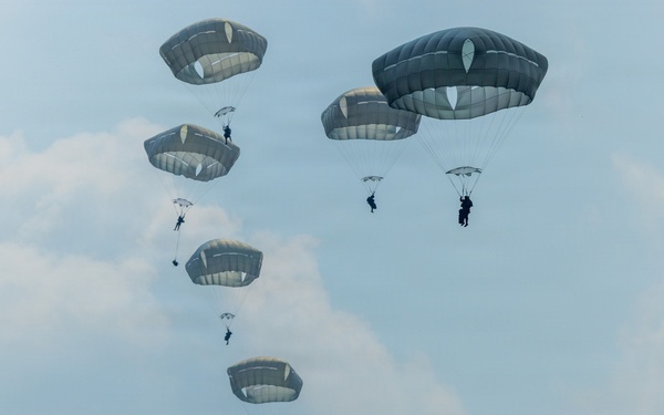 SGS 26: Multinational Airborne Jump