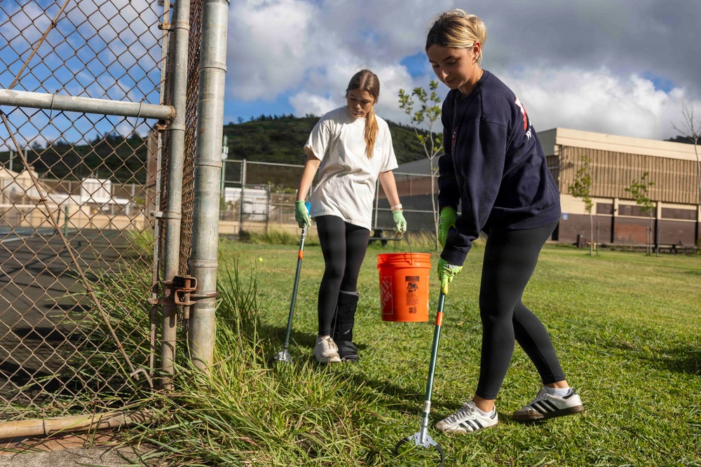 Sailors, Airmen Take Part in Kalihi Valley District Park Cleanup