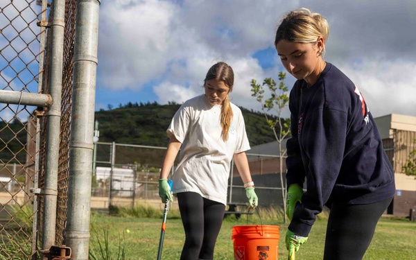 Sailors, Airmen Take Part in Kalihi Valley District Park Cleanup