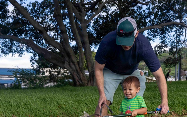 Sailors, Airmen Take Part in Kalihi Valley District Park Cleanup