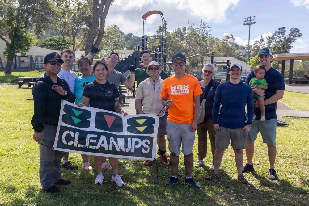 Sailors, Airmen Take Part in Kalihi Valley District Park Cleanup