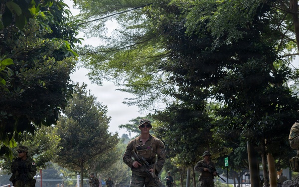 Super Garuda Shield: MRF-D Marines, Indonesian marines, Korean marines, Japanese soldiers conduct knowledge exchanges