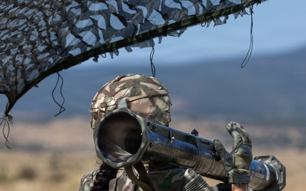 1st Armored Division candidates participate in weapons lanes