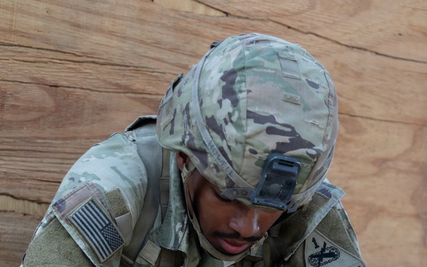 1st Armored Division candidates participate in medical lanes