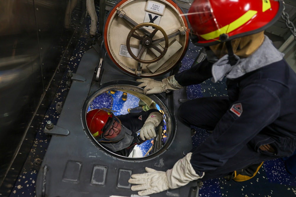 USS Oscar Austin maintains warfighting readiness