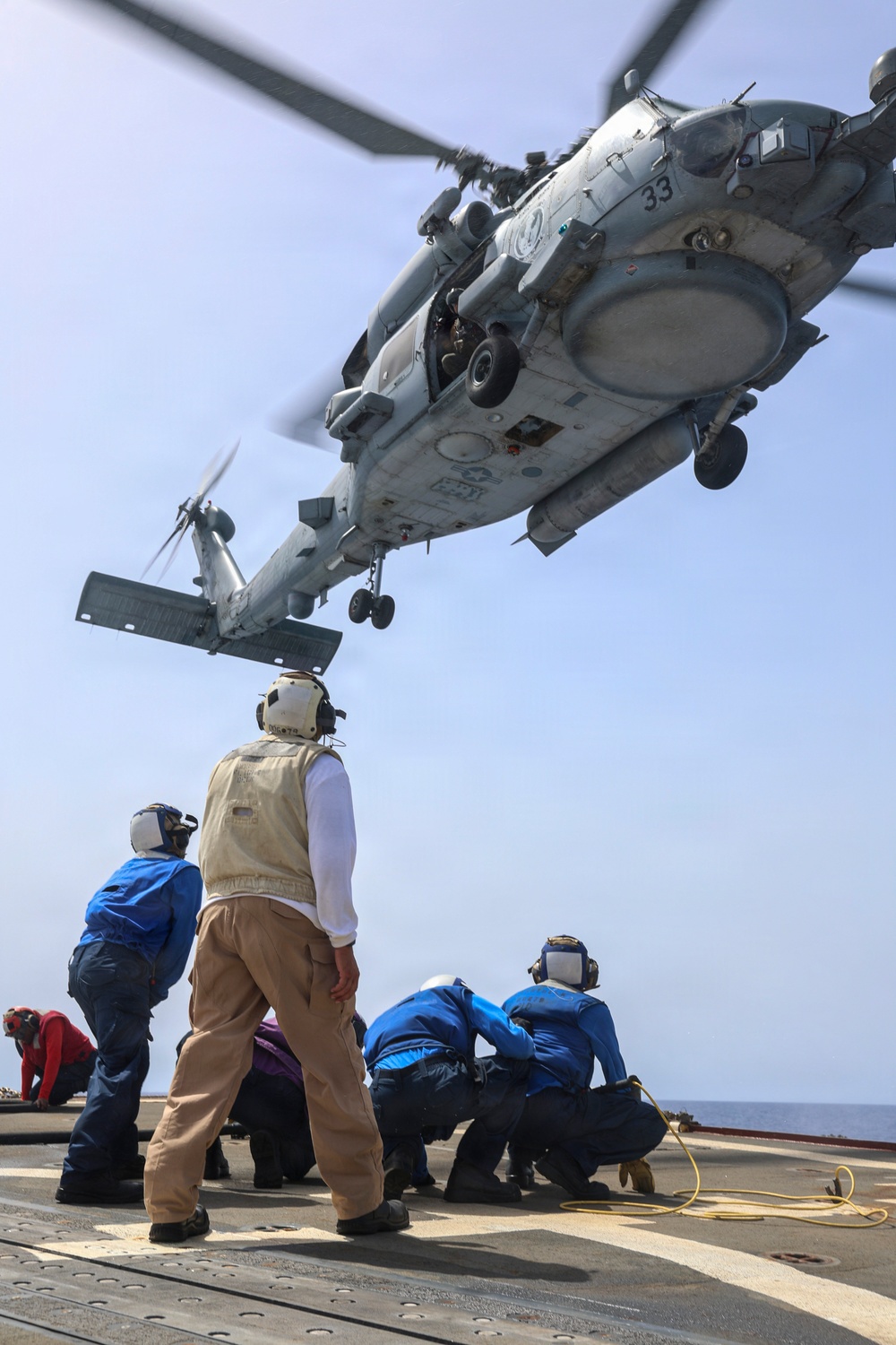USS Oscar Austin conducts VertRep and HIFR training