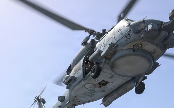 USS Oscar Austin conducts VertRep and HIFR training