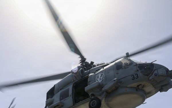 USS Oscar Austin conducts VertRep and HIFR training