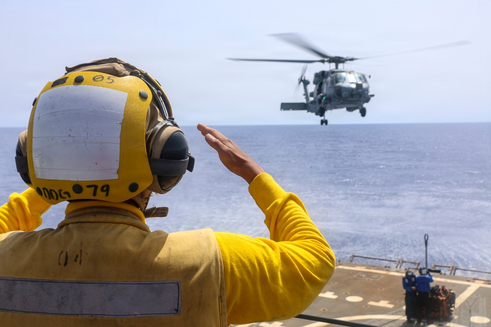 USS Oscar Austin conducts VertRep and HIFR training