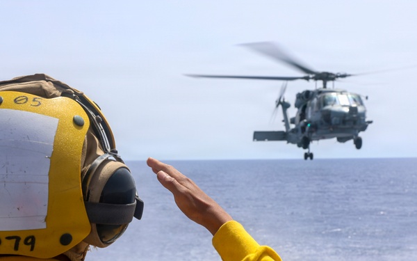 USS Oscar Austin conducts VertRep and HIFR training