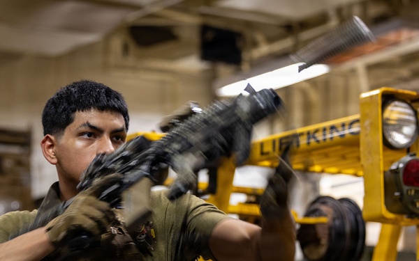 11th MEU Conduct Weapon Familiarization Drills Onboard USS Boxer