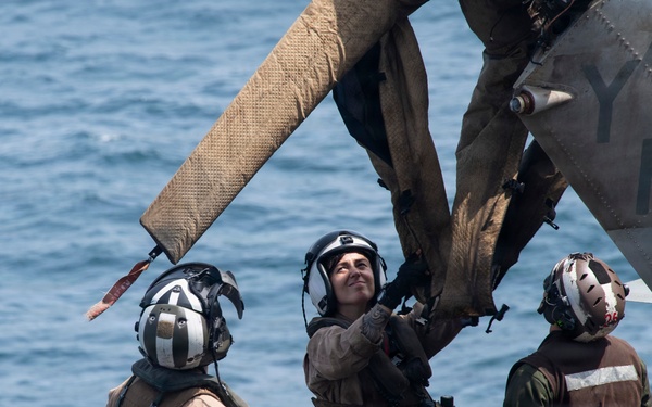 USS Boxer, 11th MEU Conduct Flight Operations