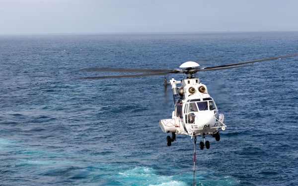 USS Boxer, USNS Alan Shepard Conduct VERTREP