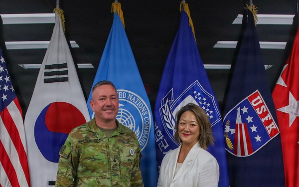 Ms. Jean Lee visits Armistice Room