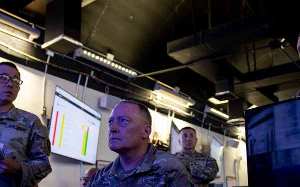 Hawaii’s Adjutant General receives HING briefing on storm preparation for Hurricane Lowell