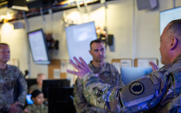 Hawaii’s Adjutant General receives HING briefing on storm preparation for Hurricane Lowell