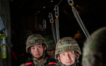 36th AS, JGSDF 1st Airborne Brigade Conduct Personnel Airdrop Training Over Narashino