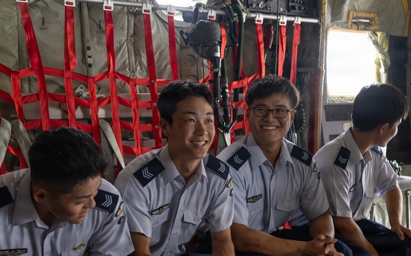 JASDF cadets visit VMFA-121 and VMGR-152 during an MCAS Iwakuni tour