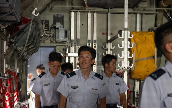 JASDF cadets visit VMFA-121 and VMGR-152 during an MCAS Iwakuni tour