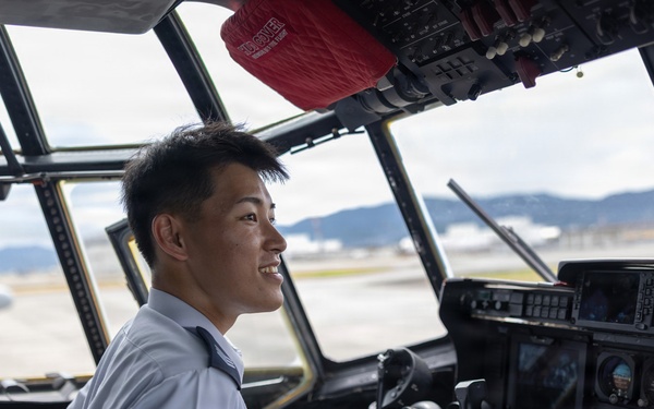 JASDF cadets visit VMFA-121 and VMGR-152 during an MCAS Iwakuni tour