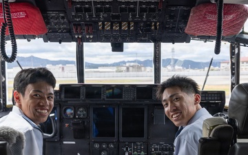 JASDF cadets visit VMFA-121 and VMGR-152 during an MCAS Iwakuni tour
