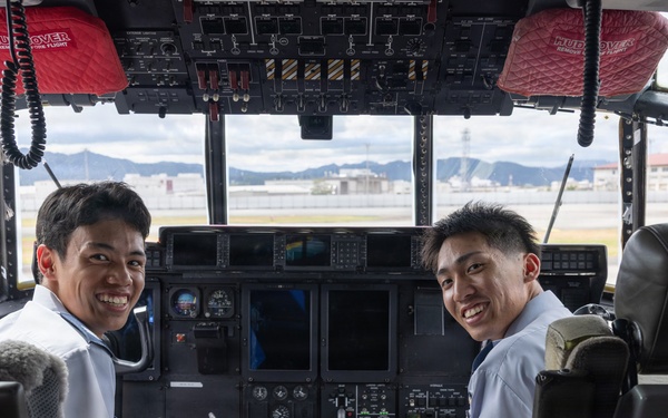 JASDF cadets visit VMFA-121 and VMGR-152 during an MCAS Iwakuni tour