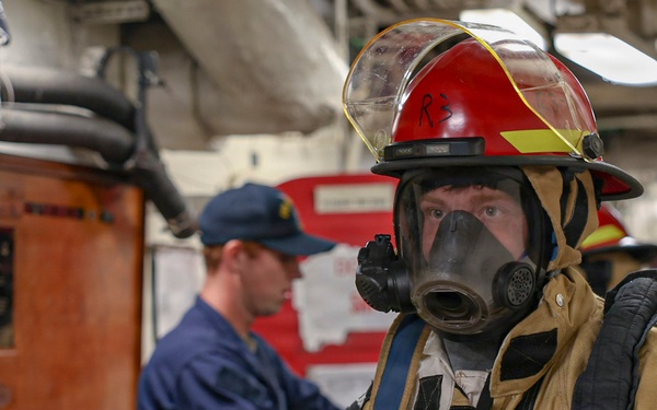 USS Iwo Jima Commences 80/10 Damage Control Evolution