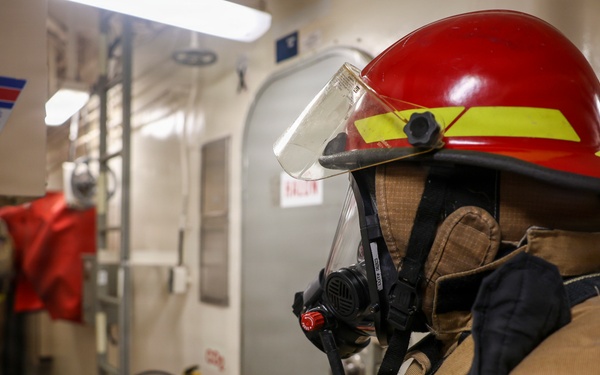 USS Oscar Austin maintains warfighting readiness