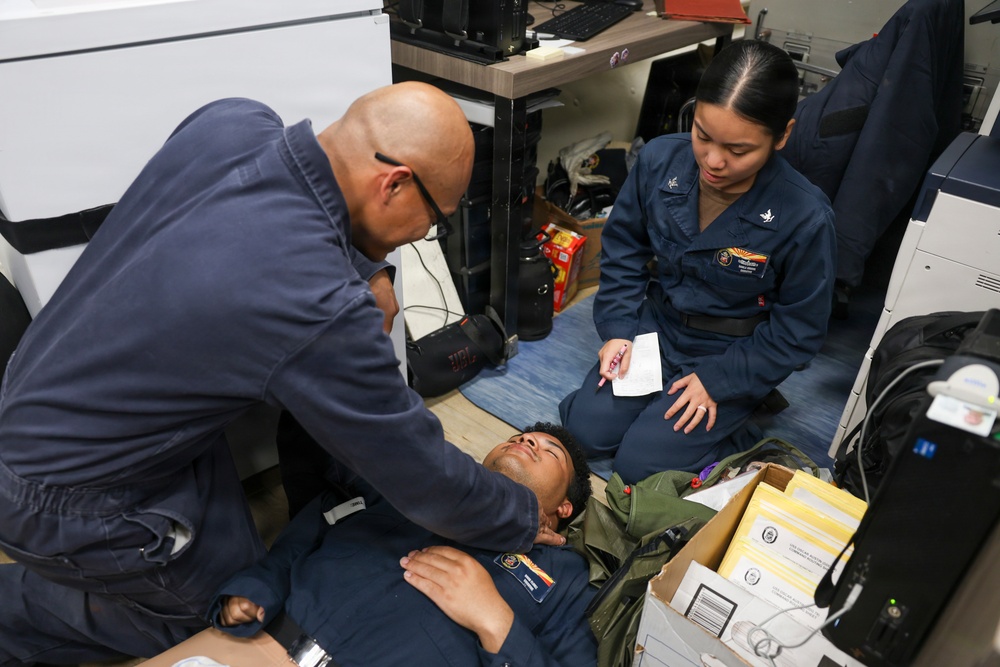USS Oscar Austin conducts medical training