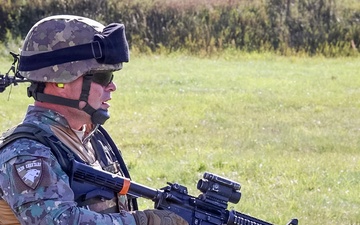 Soldiers with the NATO FLF Battle Group-Poland conduct joint weapons familiarization training in Poland