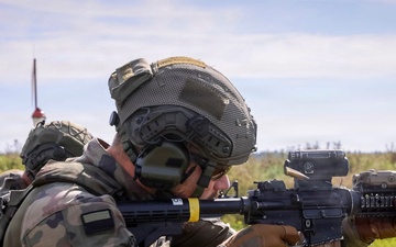 Soldiers with the NATO FLF Battle Group-Poland conduct joint weapons familiarization training in Poland
