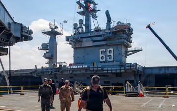 Nimitz Hosts Memorial Service for Late Expeditionary Facility Dog Capt. Poseidon