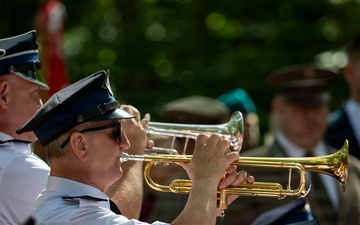 U.S. and British Army leaders commemorate the 82nd anniversary of the Battle of Osowe Grzędy in Poland