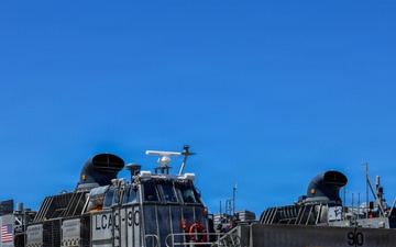 Assault Craft Unit 5 Performs Beach Raid Exercise
