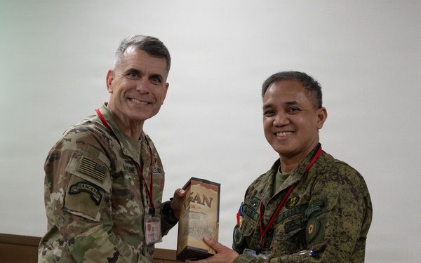U.S. and Philippine Armies conduct Gift Exchange at Yama Sakura 91
