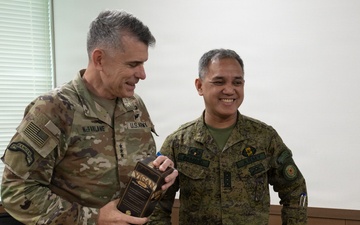 U.S. and Philippine Armies conduct Gift Exchange at Yama Sakura 91
