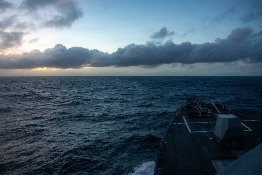 USS Mustin transits the Indian Ocean
